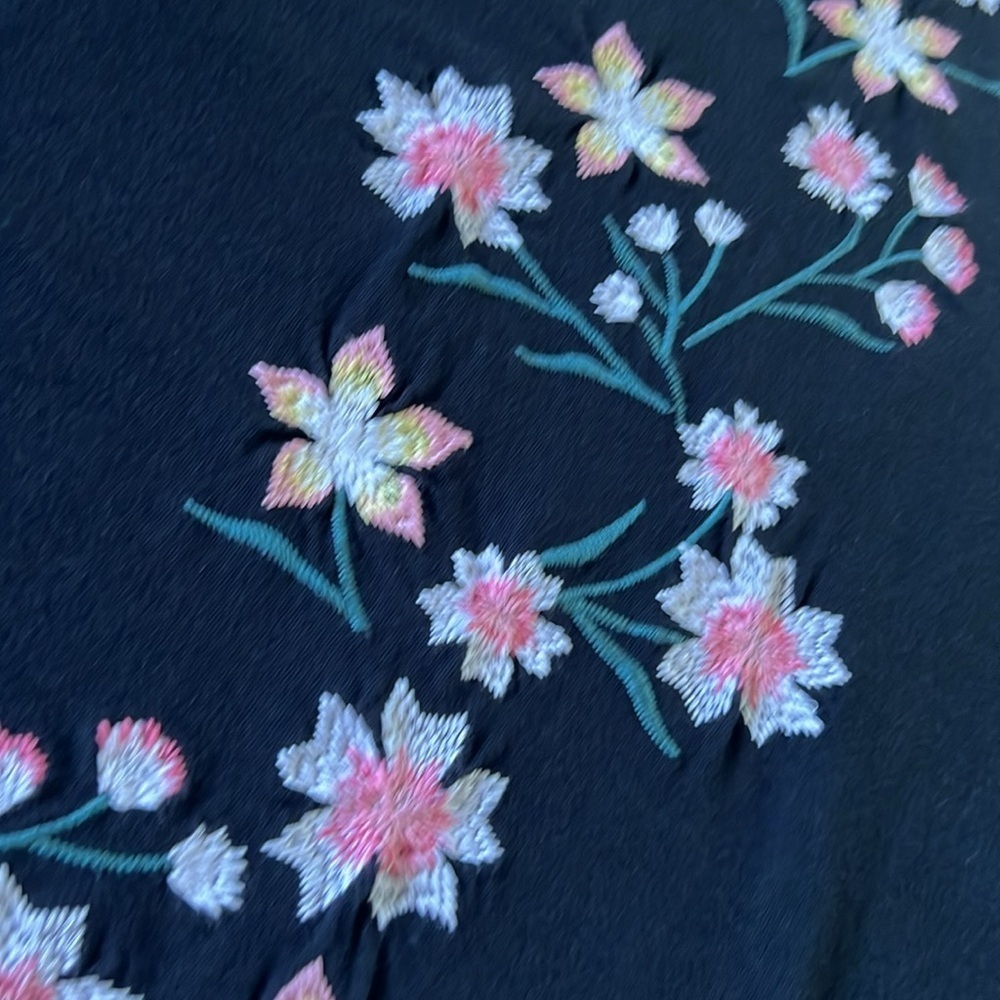 100% Cotton Embroidered Floral Short Sleeve Top Black| Plus Size 3X - Picture 4 of 9